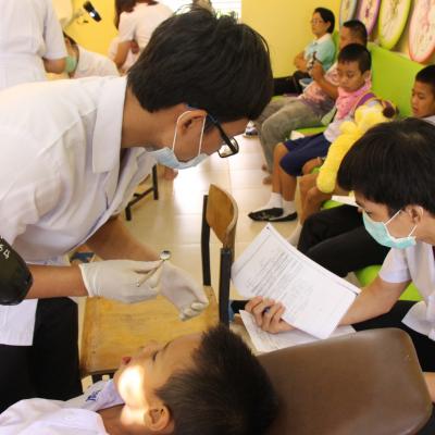 ตรวจสุขภาพฟันนักเรียนโรงเรียนศรีสังวาลย์เชียงใหม่
