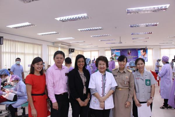 หน่วยทันตกรรมเคลื่อนที่ พอ.สว. ร่วมกับโรงพยาบาลสันทราย ทำฟันนักเรียน