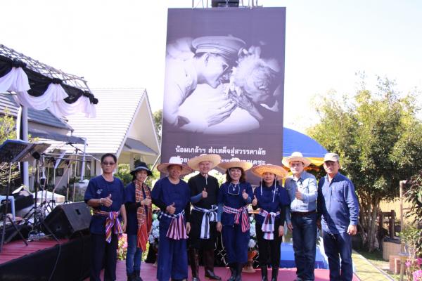 วันรวมเคียวเกี่ยวข้าวเพื่อผู้พิการรุนแรงครั้งที่ 2 ณ บ้านชลิสา – ภานุ ในวันที่ 25 พฤศจิกายน 2559