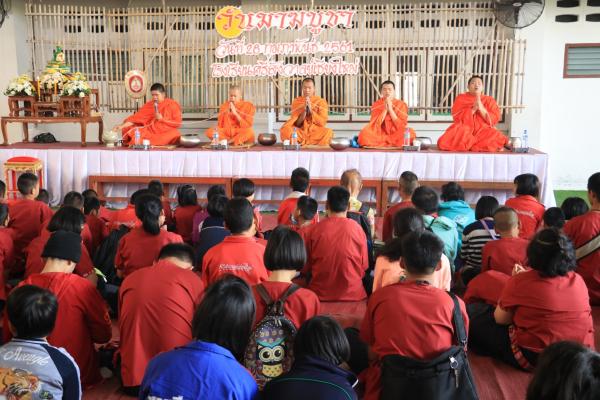 โรงเรียนศรีสังวาลย์เชียงใหม่จัดกิจกรรมทำบุญตักบาตรและปฏิบัติธรรมเนื่องในวันมาฆบูชา ประจำปี 2561