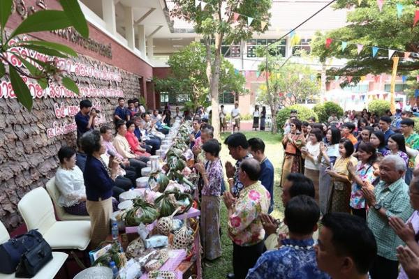 จุ้มสะหลีปี๋ใหม่เมือง สระเกล้าดำหัวผู้อาวุโส กลุ่มสถานศึกษา สังกัดสำนักบริหารงานการศึกษาพิเศษ